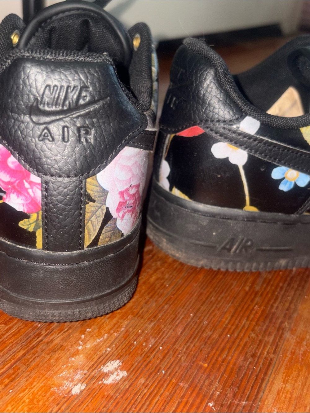 Nike Black Floral Women’s Lace-Up Sneakers with Gold Details - Picture 2 of 6